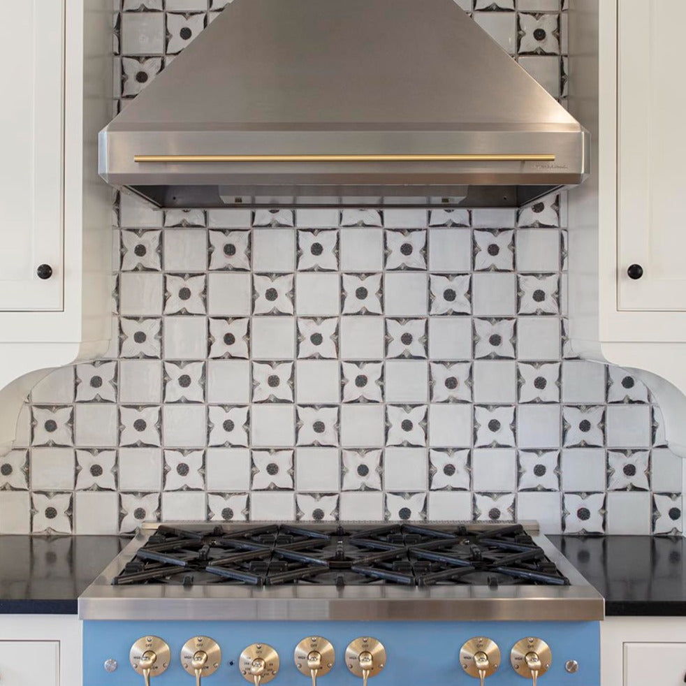 Medieval Floral kitchen backsplash in Marshmallow white